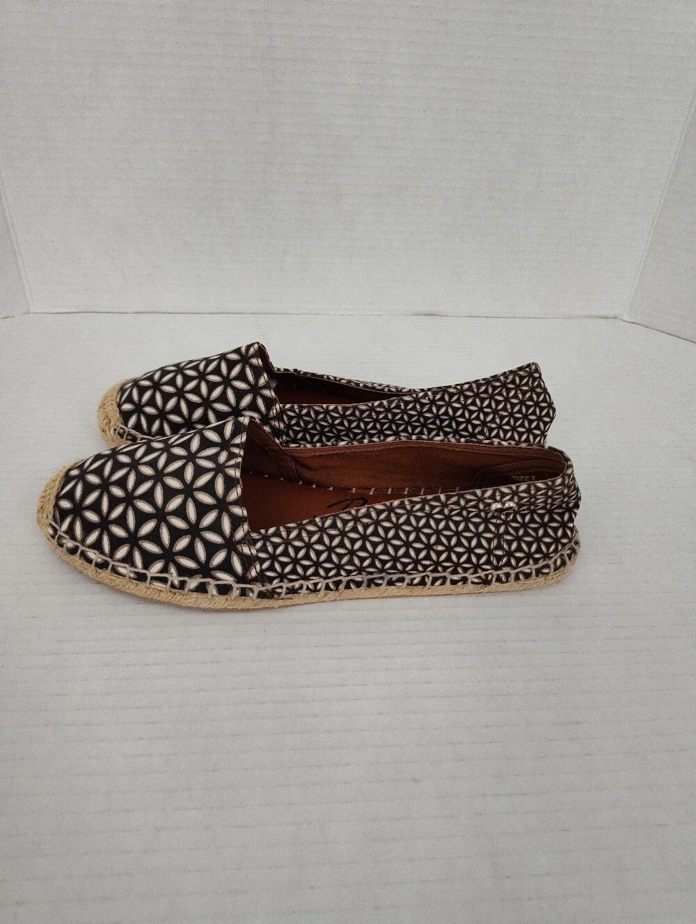 Brighton Rattan Canvas Espadrilles Black and Tan Size 7 Slip on Women's Shoes